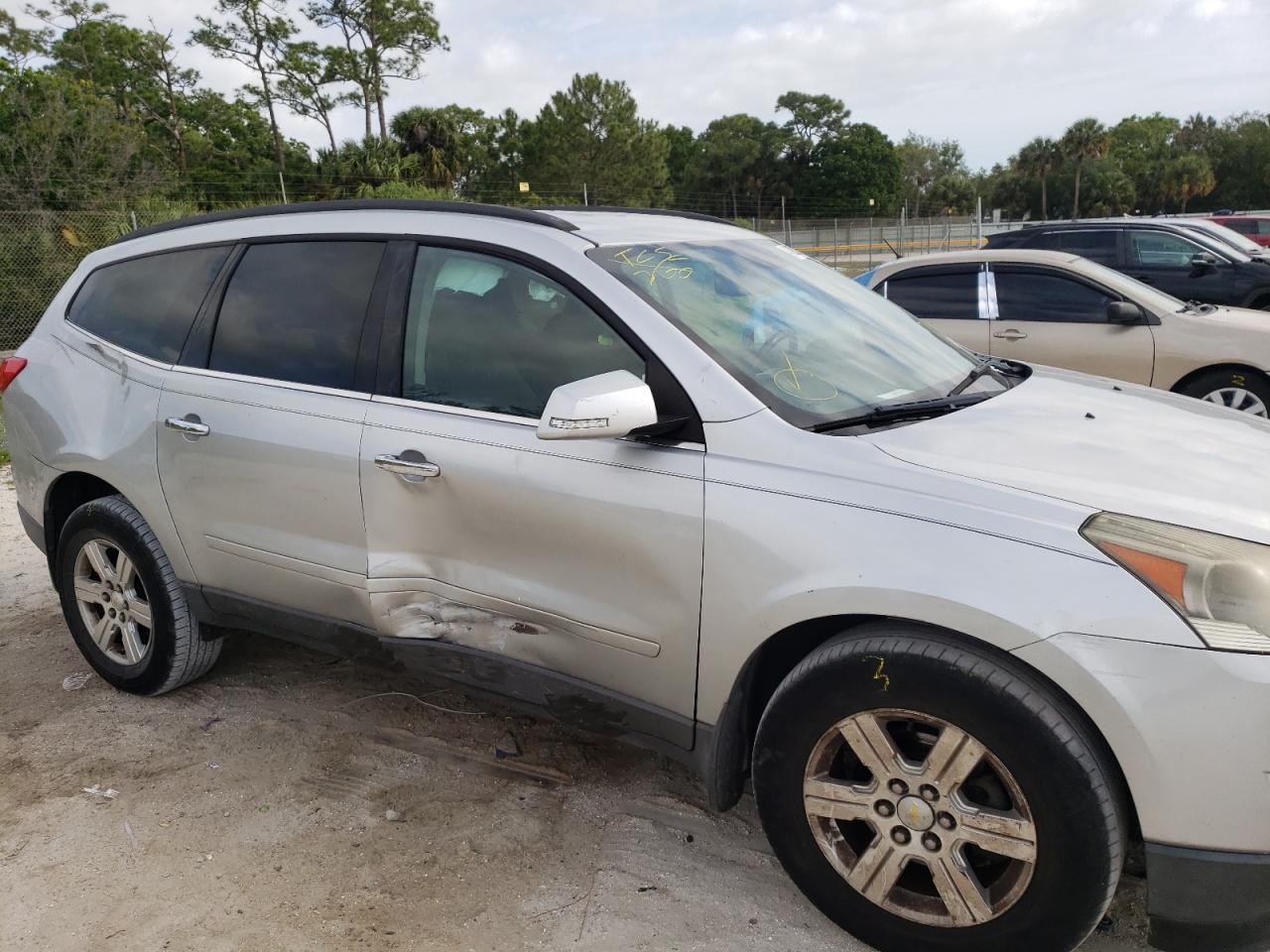 Photo 9 from auction – 2012 CHEVROLET TRAVERSE L with VIN 1GNKVJED1CJ190876