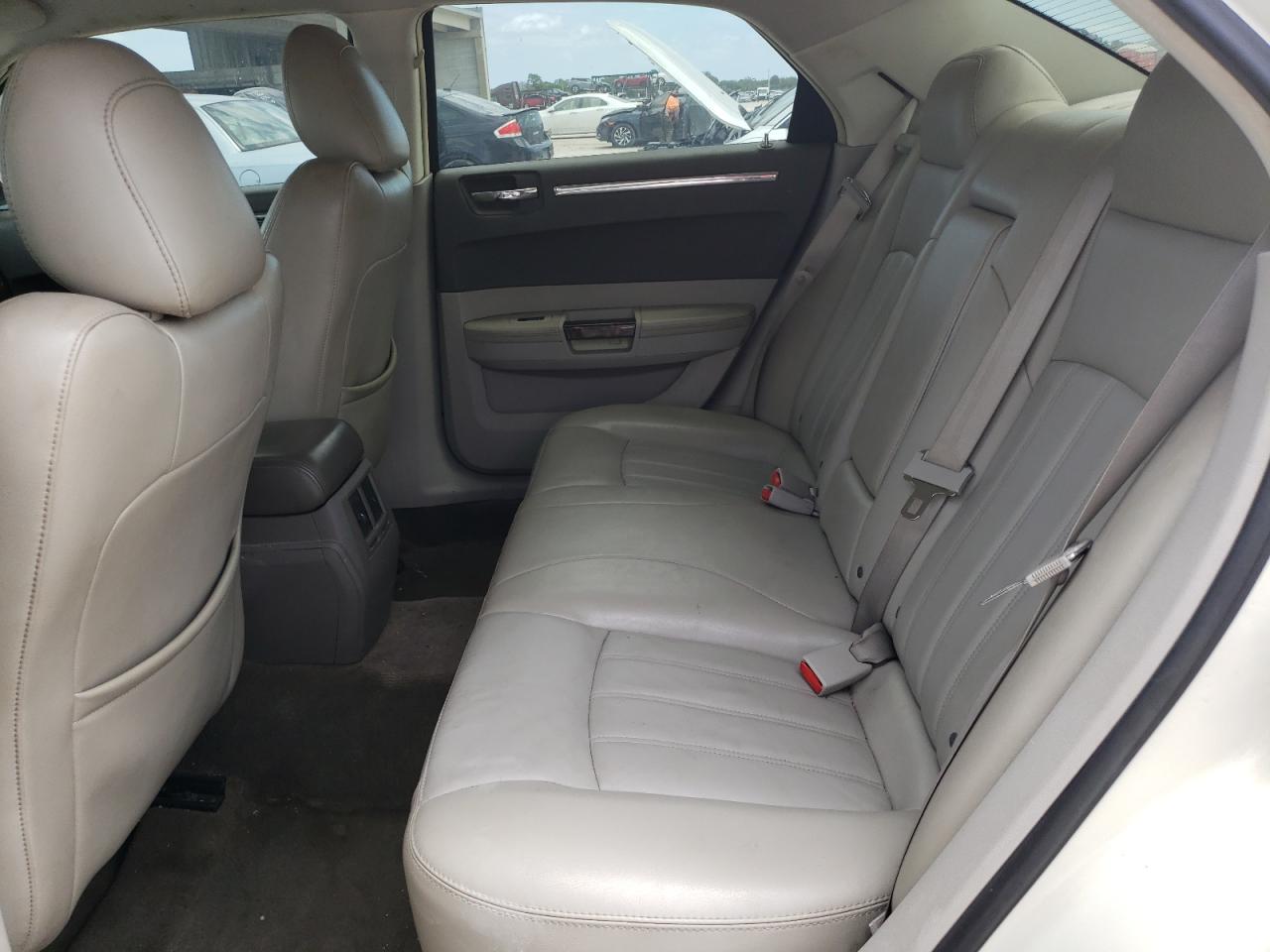 Photo 6 from auction – 2008 CHRYSLER 300C with VIN 2C3KA63H28H137849