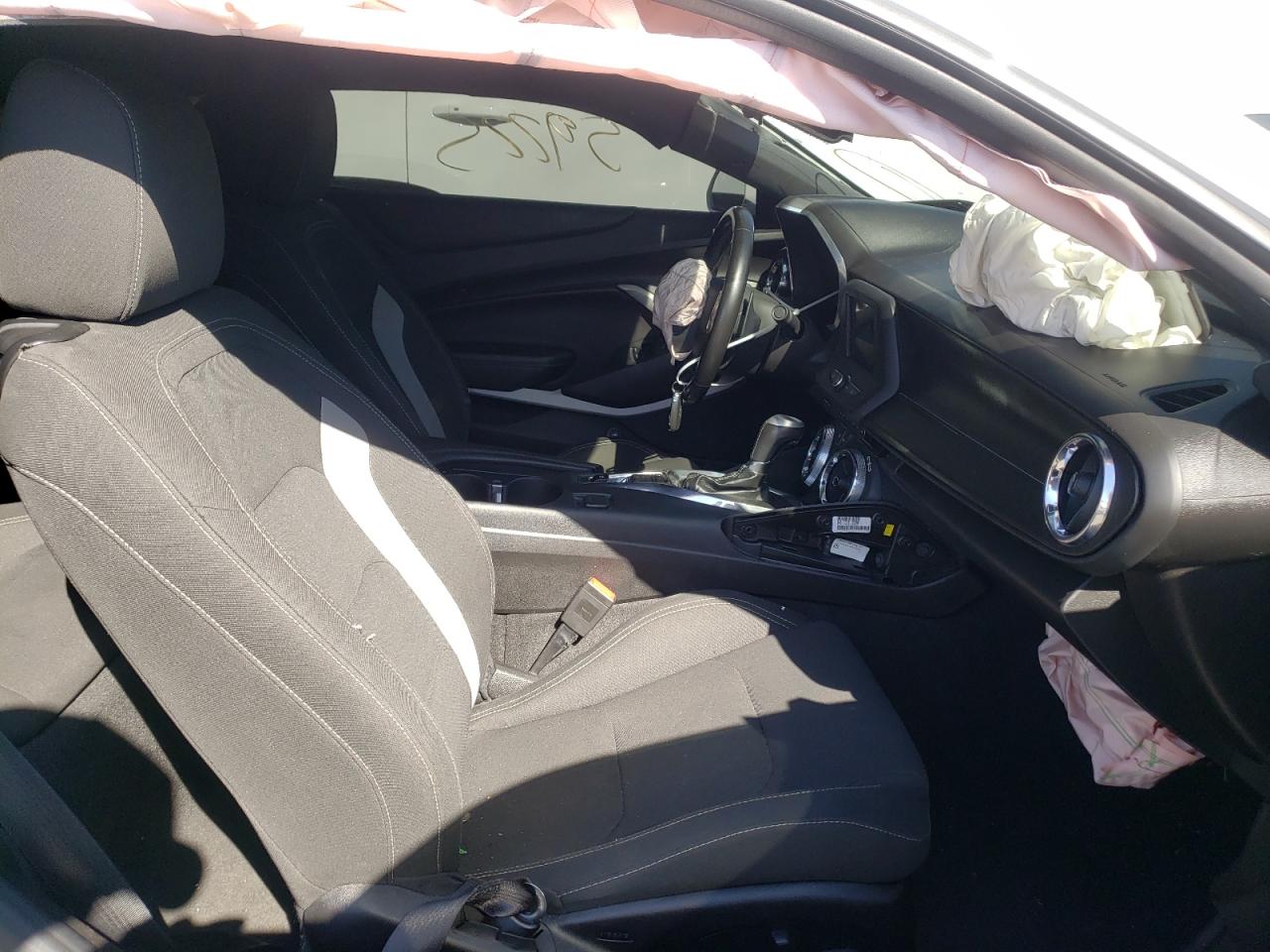 Photo 5 from auction – 2019 CHEVROLET CAMARO LS with VIN 1G1FB1RX0K0126106