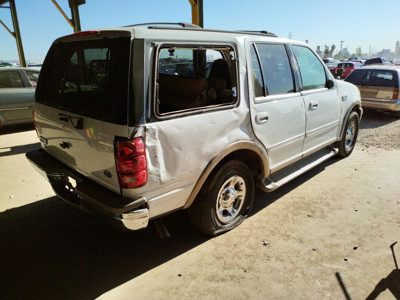 Zdjęcie 4 z aukcji – 2002 FORD EXPEDITION z VIN 1FMRU17L72LA74045