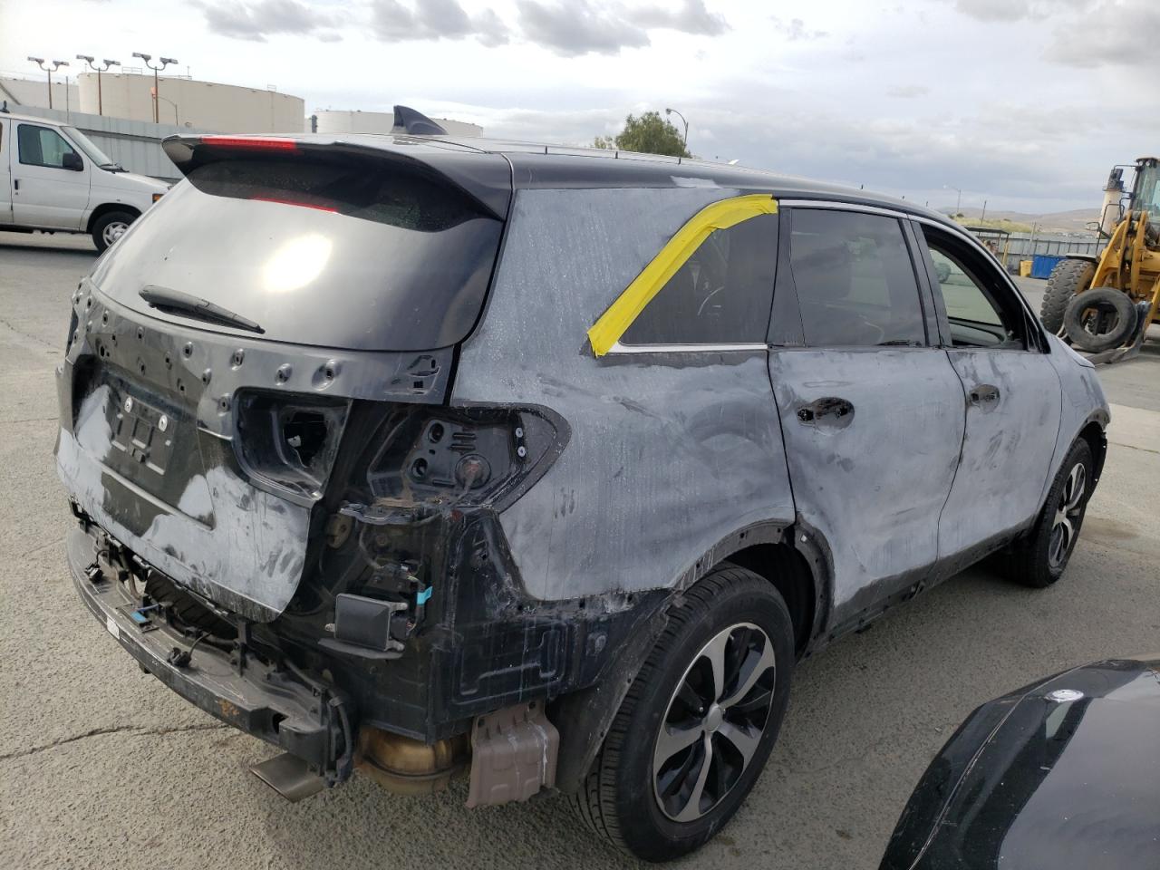 Photo 4 from auction – 2017 KIA SORENTO EX with VIN 5XYPH4A56HG287164