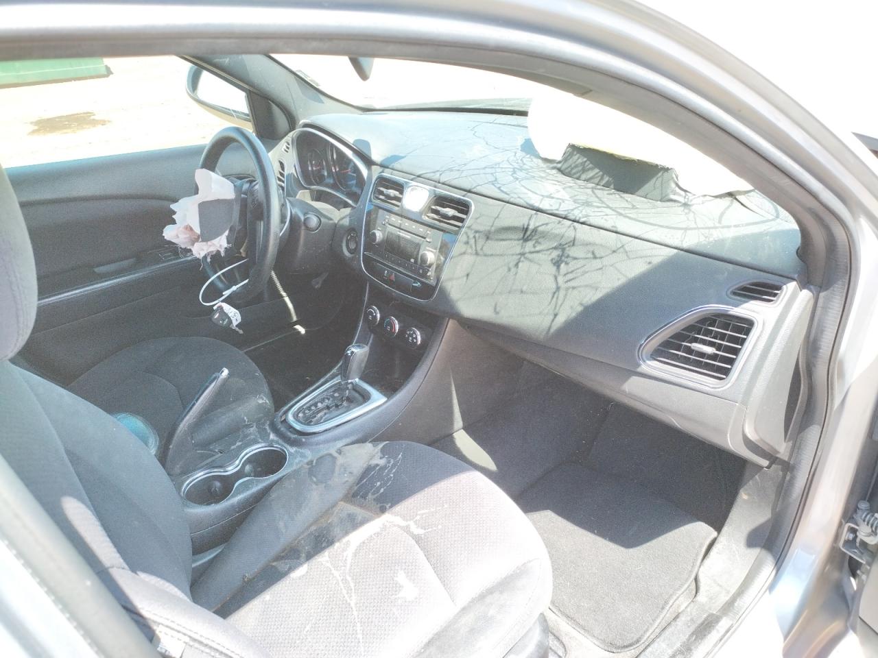 Photo 5 from auction – 2014 CHRYSLER 200 LX with VIN 1C3CCBAB3EN210767