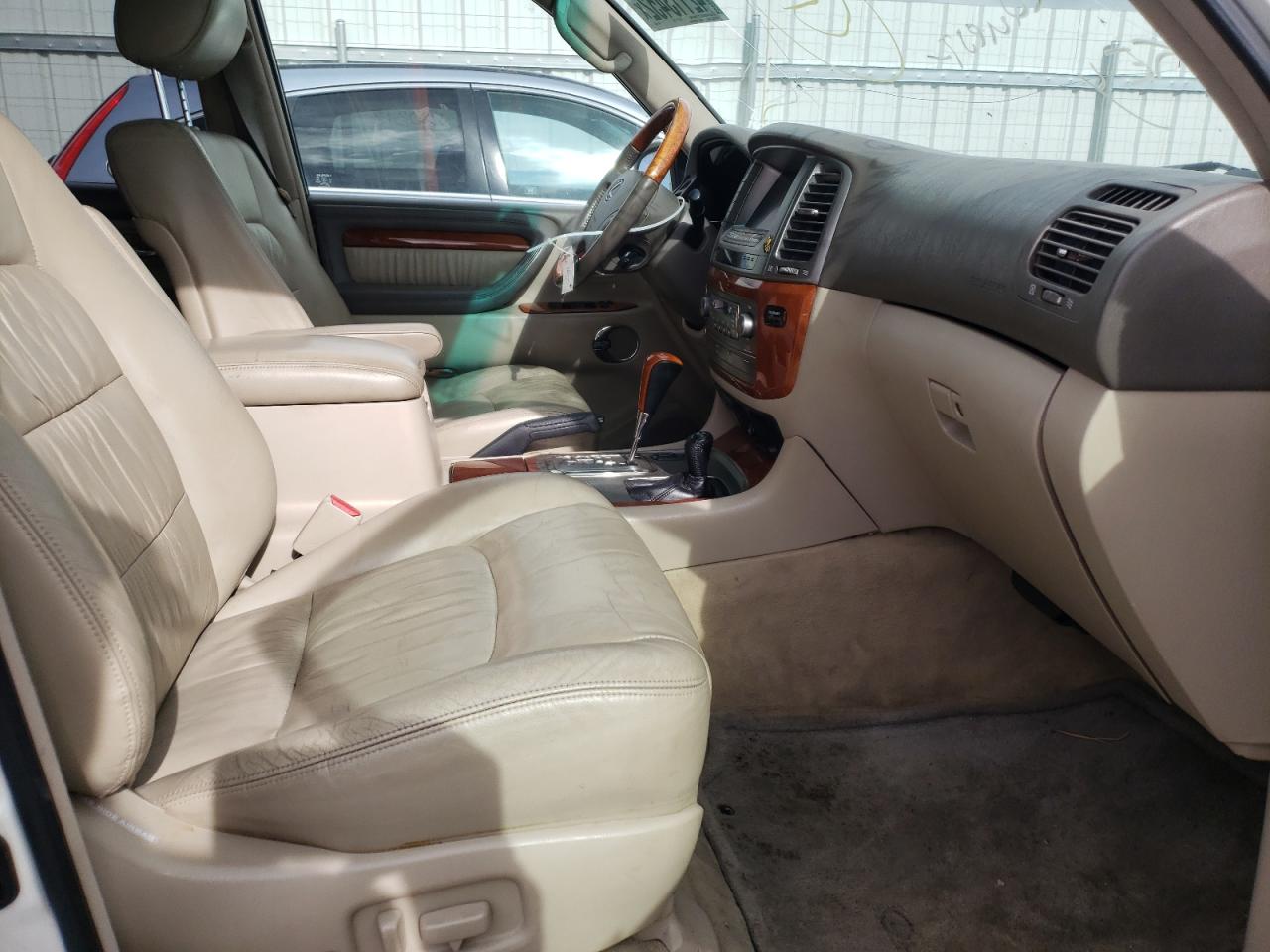 Photo 5 from auction – 2004 LEXUS LX 470 with VIN JTJHT00W943540057