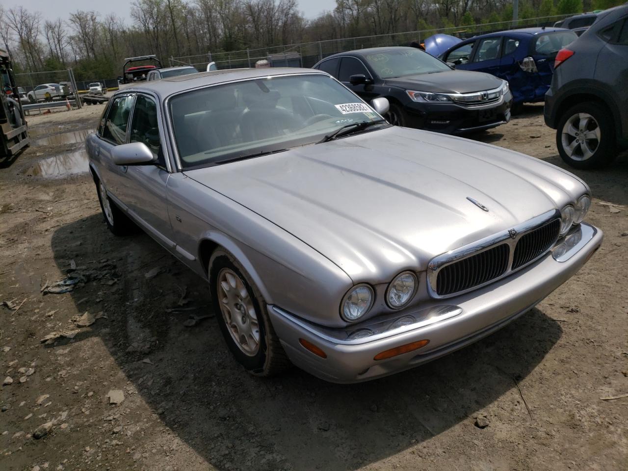 JAGUAR XJ8 2001 with VIN SAJDA14C41LF26337 - Photo from auction