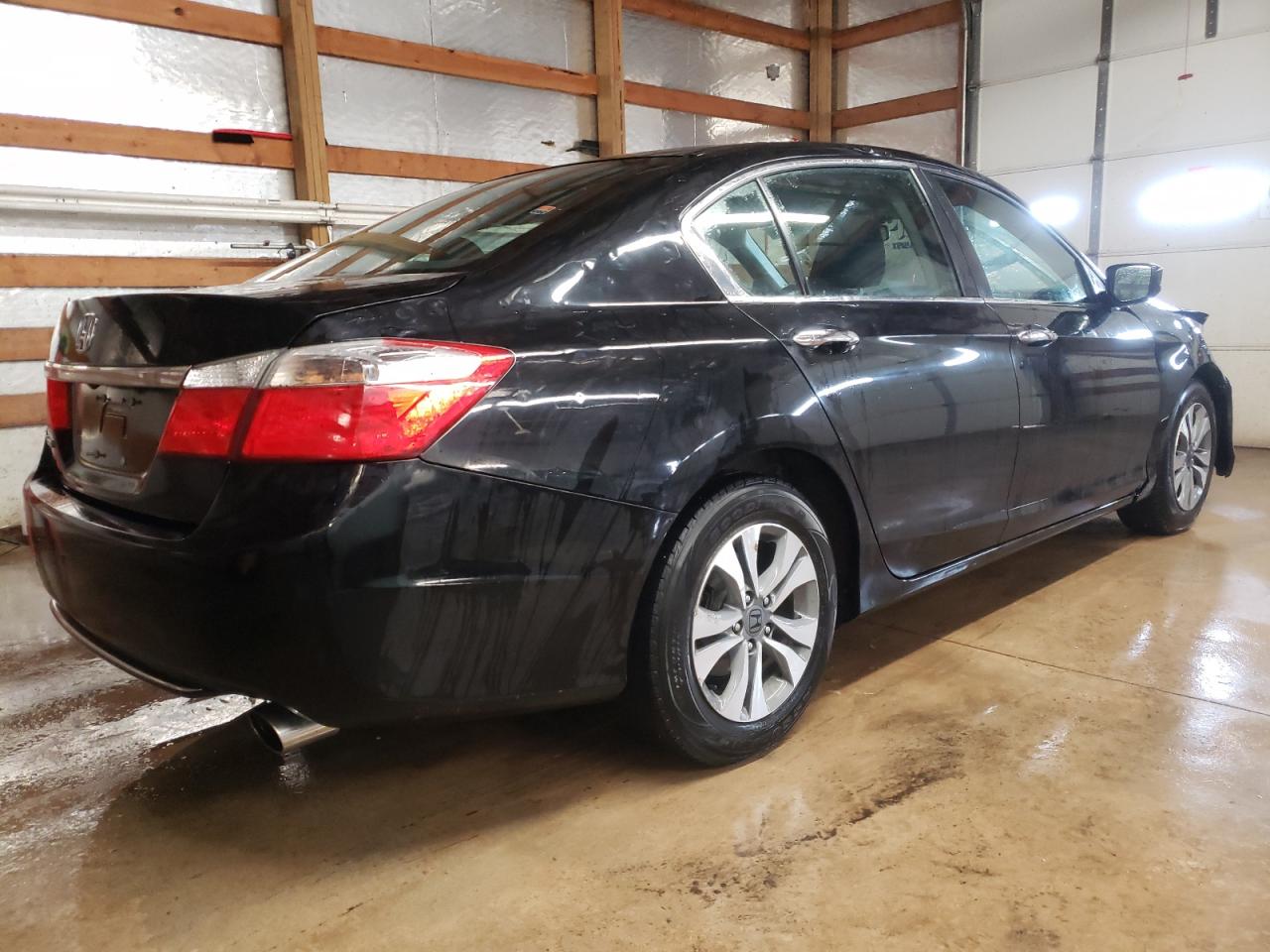 Photo 4 from auction – 2015 HONDA ACCORD LX with VIN 1HGCR2F30FA137752