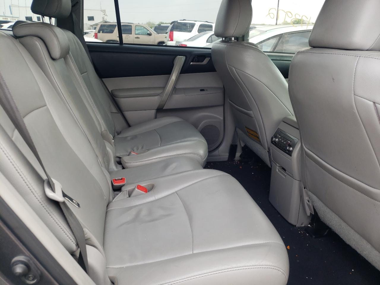 Photo 6 from auction – 2011 TOYOTA HIGHLANDER with VIN 5TDZK3EH0BS031606