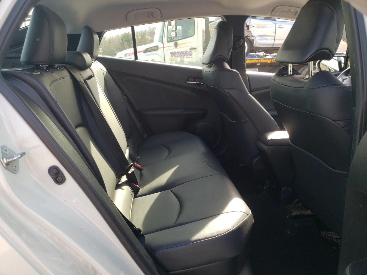 Photo 6 from auction – 2017 TOYOTA PRIUS with VIN JTDKARFU4H3539784