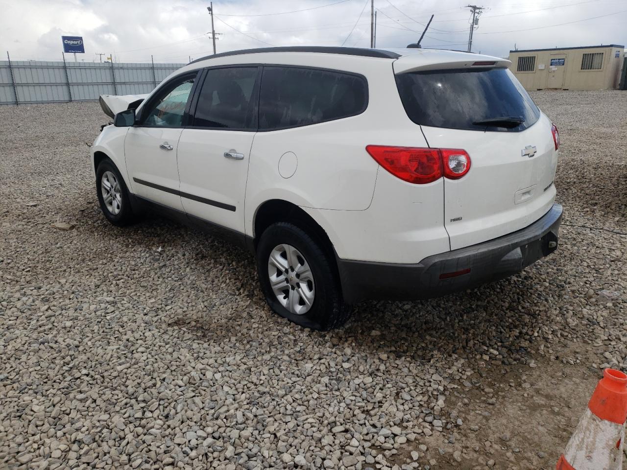 Photo 3 from auction – 2011 CHEVROLET TRAVERSE L with VIN 1GNKVEED4BJ315536