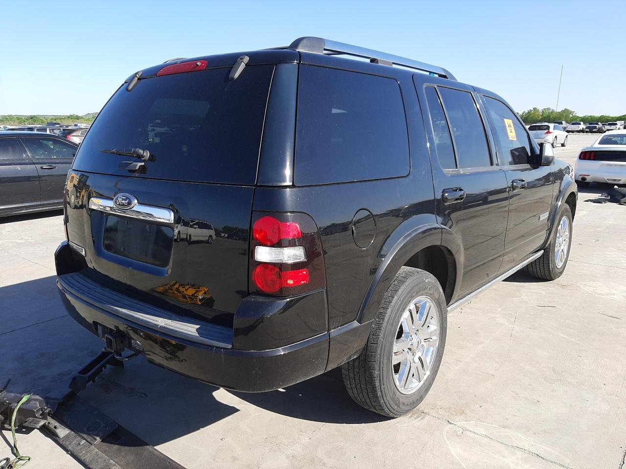Photo 4 from auction – 2008 FORD EXPLORER L with VIN 1FMEU65EX8UA49112