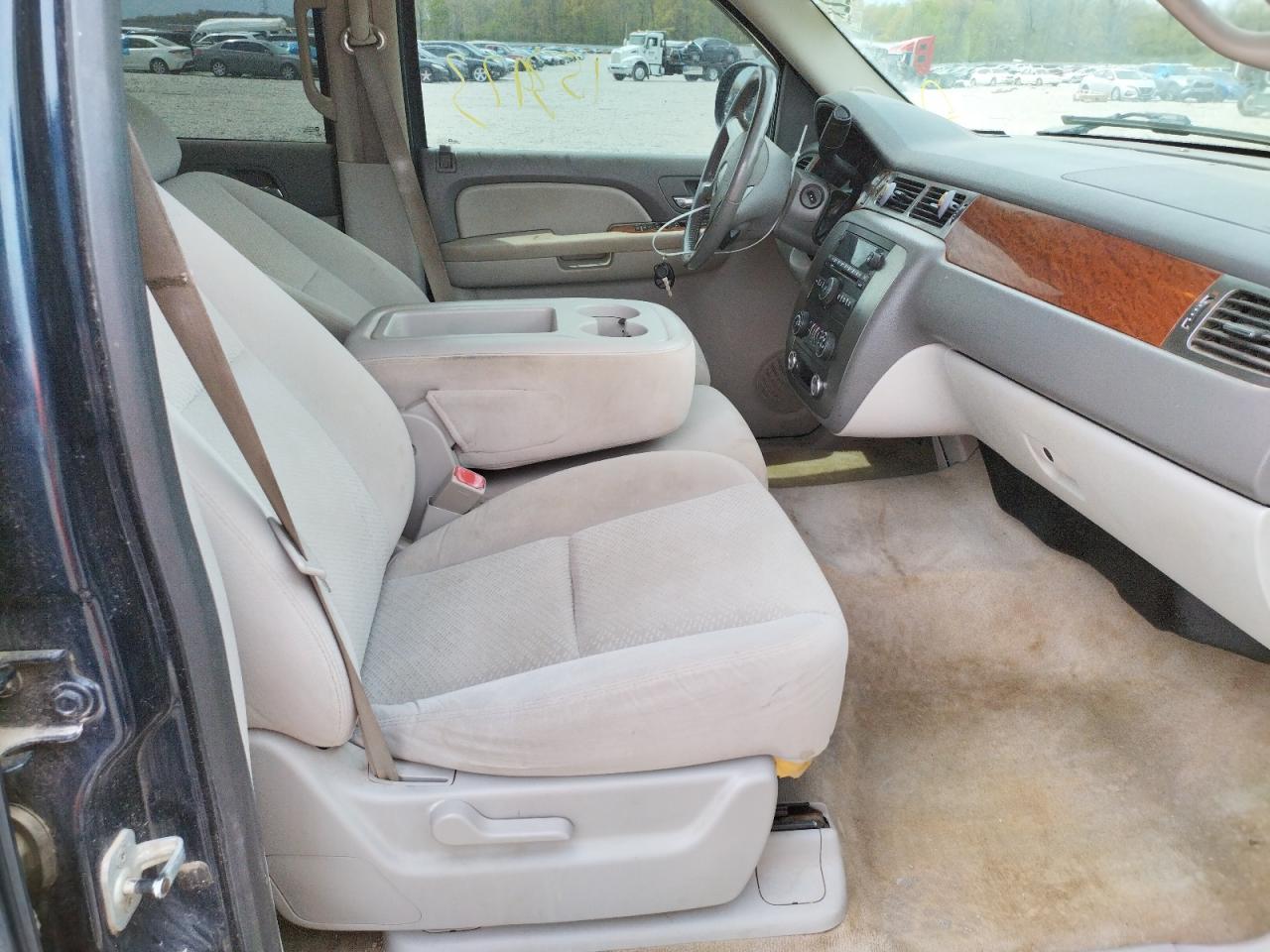 Photo 5 from auction – 2007 GMC YUKON with VIN 1GKFC13C07R260387