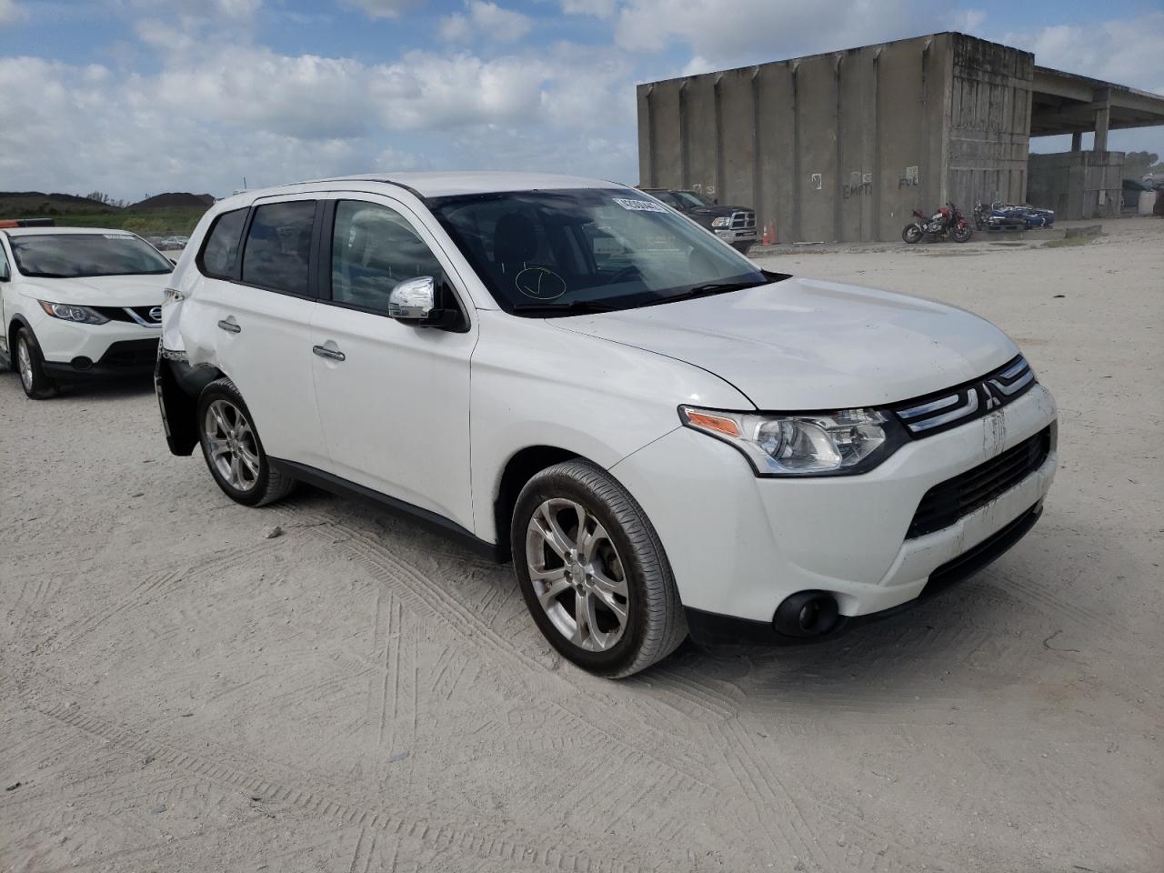 MITSUBISHI OUTLANDER 2014 with VIN JA4AD3A33EZ010005 - Photo from auction