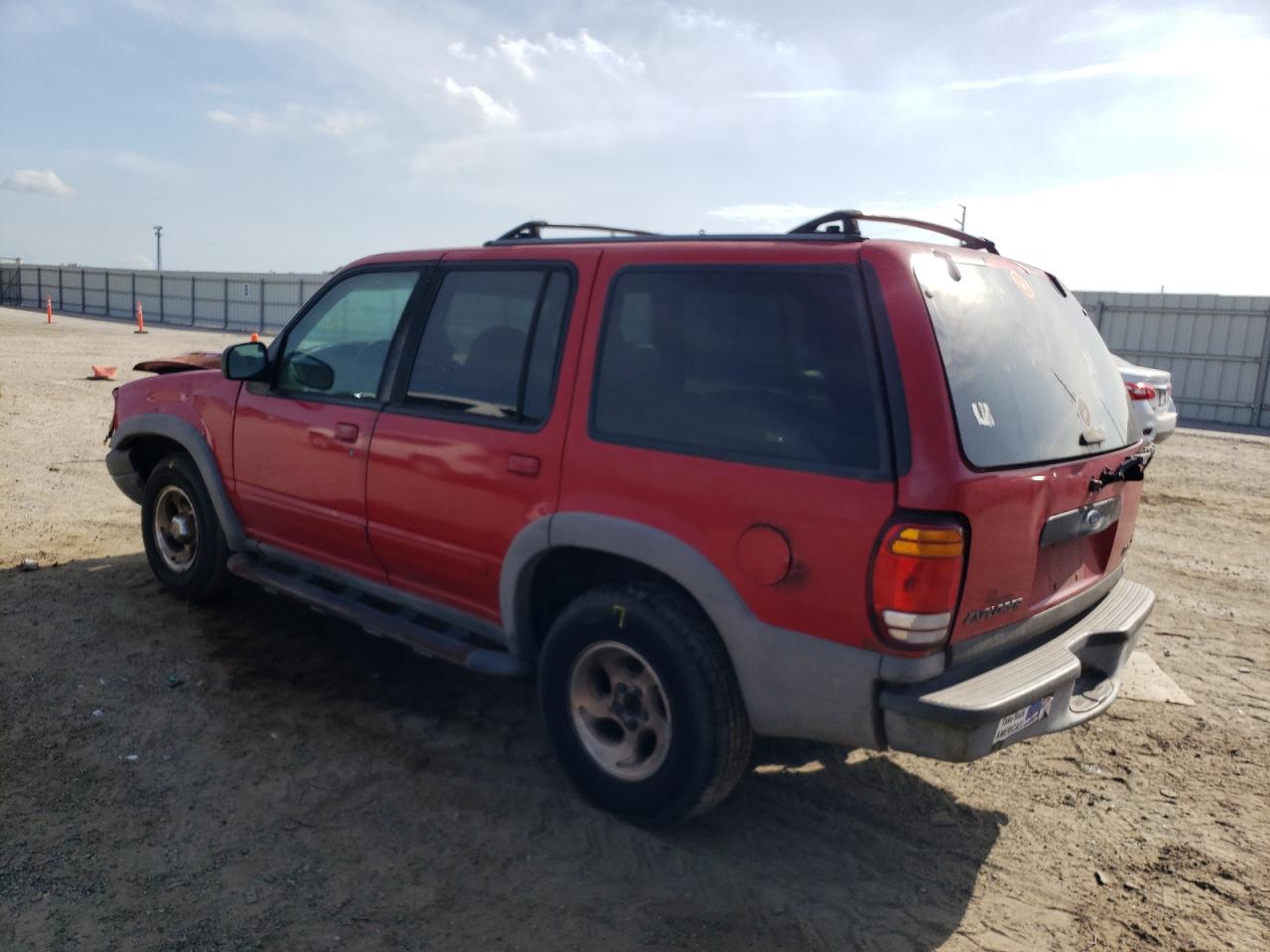 Photo 3 from auction – 1999 FORD EXPLORER with VIN 1FMZU32X7XUB15670