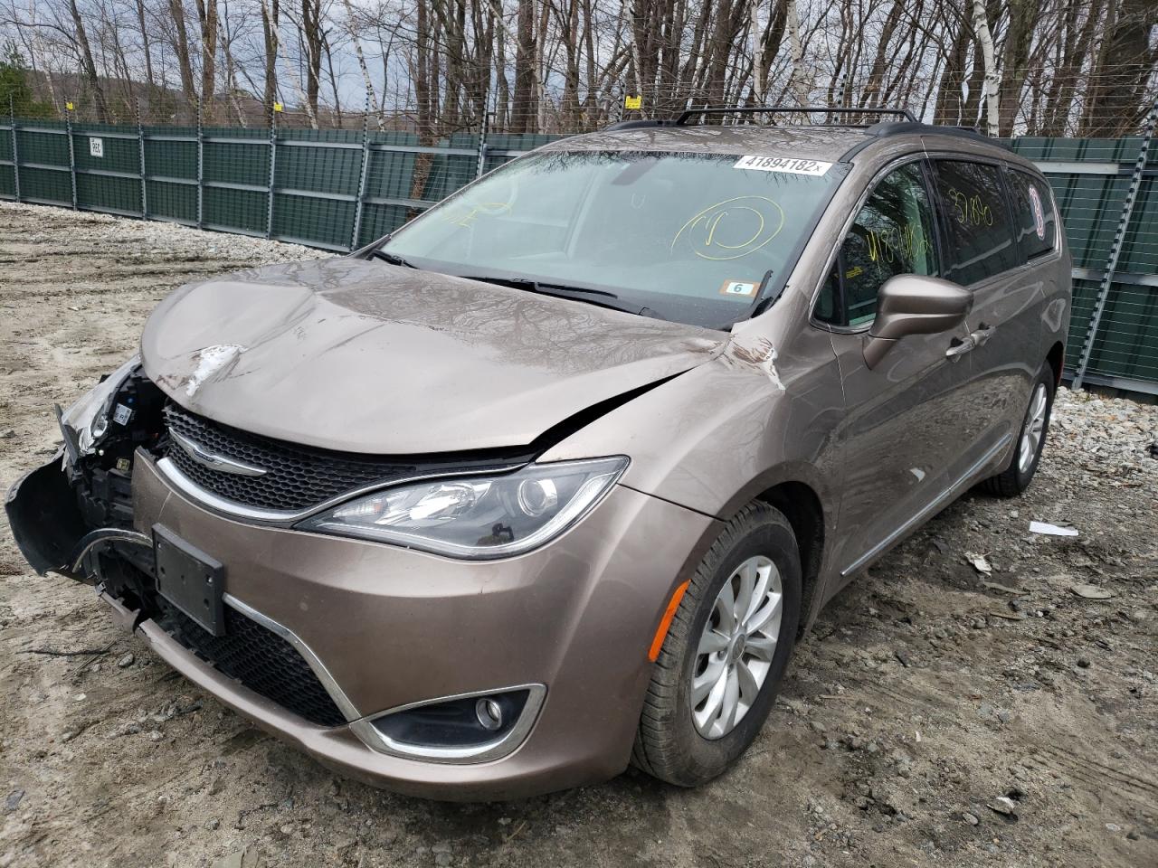 Photo 2 from auction – 2017 CHRYSLER PACIFICA T with VIN 2C4RC1BG4HR832201