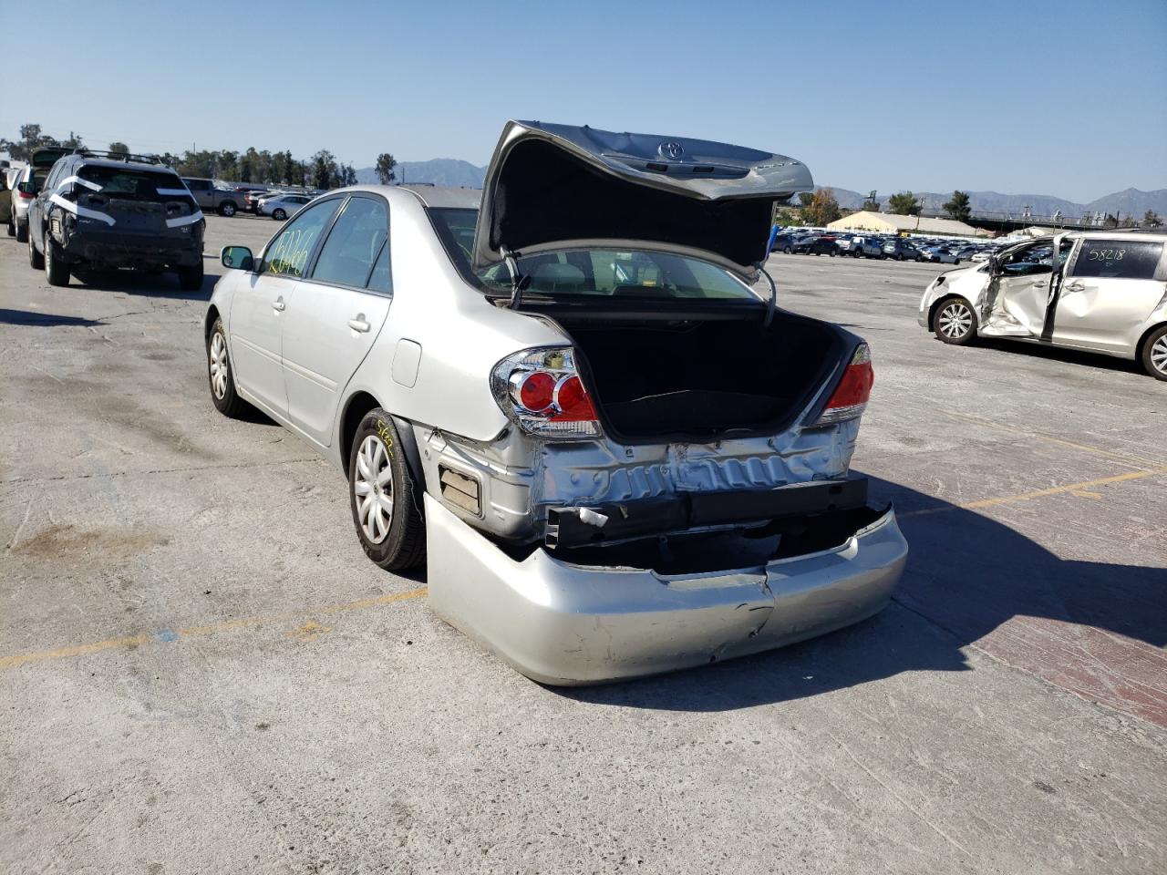 Photo 3 from auction – 2005 TOYOTA CAMRY LE with VIN 4T1BE32K35U522465