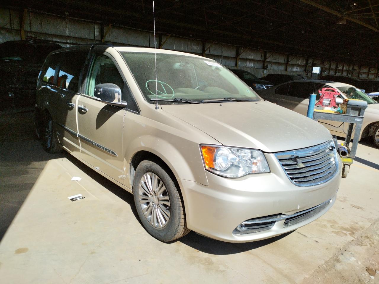 Photo 1 from auction – 2016 CHRYSLER TOWN & COU with VIN 2C4RC1CG3GR127807