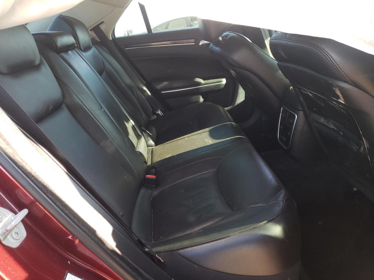 Photo 6 from auction – 2018 CHRYSLER 300 LIMITE with VIN 2C3CCAKG8JH250396