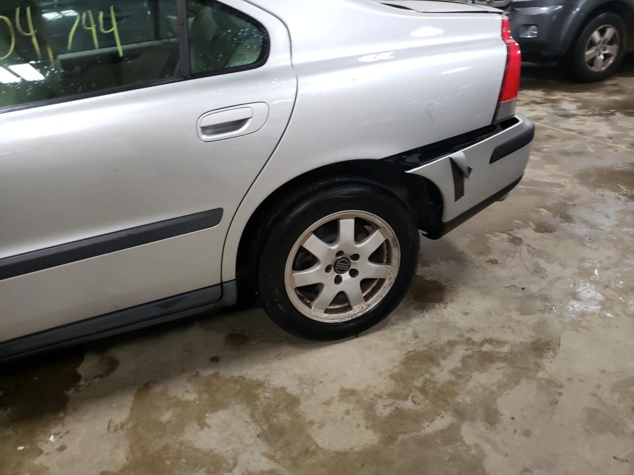Photo 10 from auction – 2002 VOLVO S60 2.5T with VIN YV1RH58D822116195