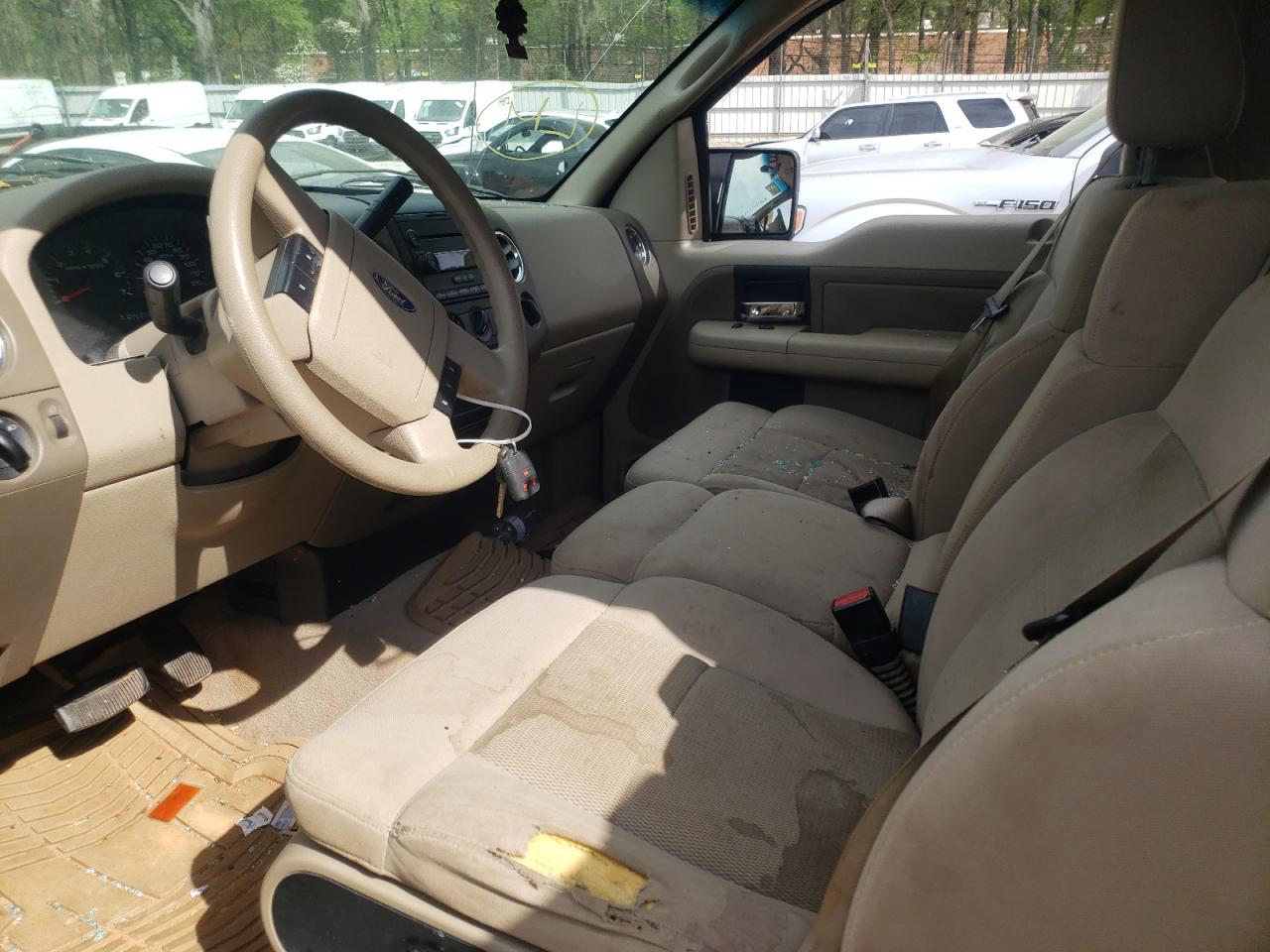 Photo 5 from auction – 2004 FORD F150 with VIN 1FTRX12W64NA63011