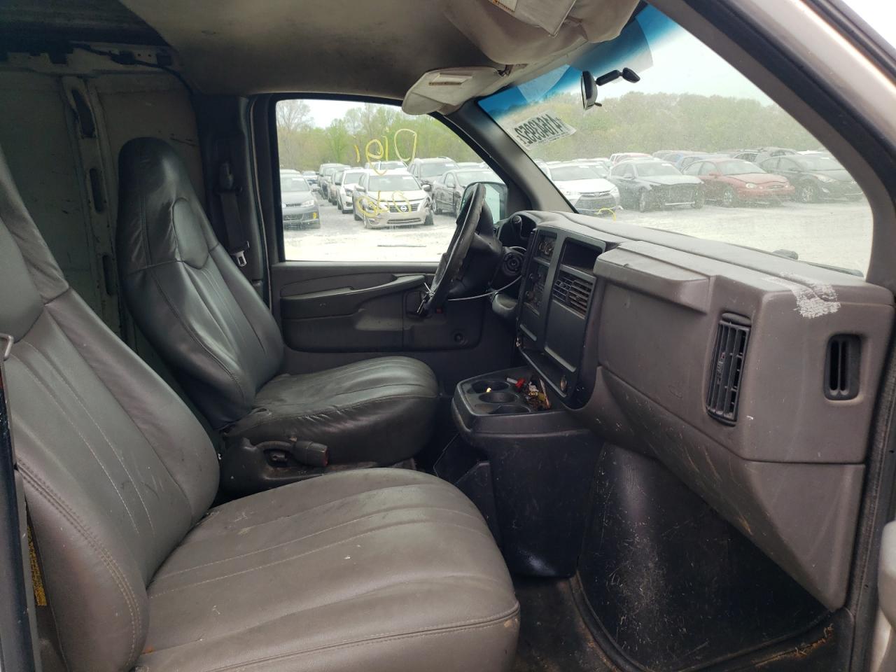 Photo 5 from auction – 2003 CHEVROLET EXPRESS G2 with VIN 1GCFG25T531131797