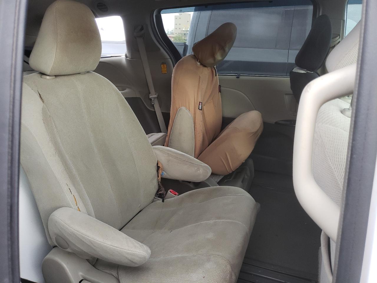 Photo 6 from auction – 2014 TOYOTA SIENNA with VIN 5TDKK3DC6ES443704
