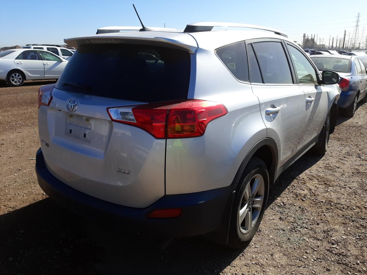 Photo 4 from auction – 2015 TOYOTA RAV4 XLE with VIN JTMWFREV0FJ053835