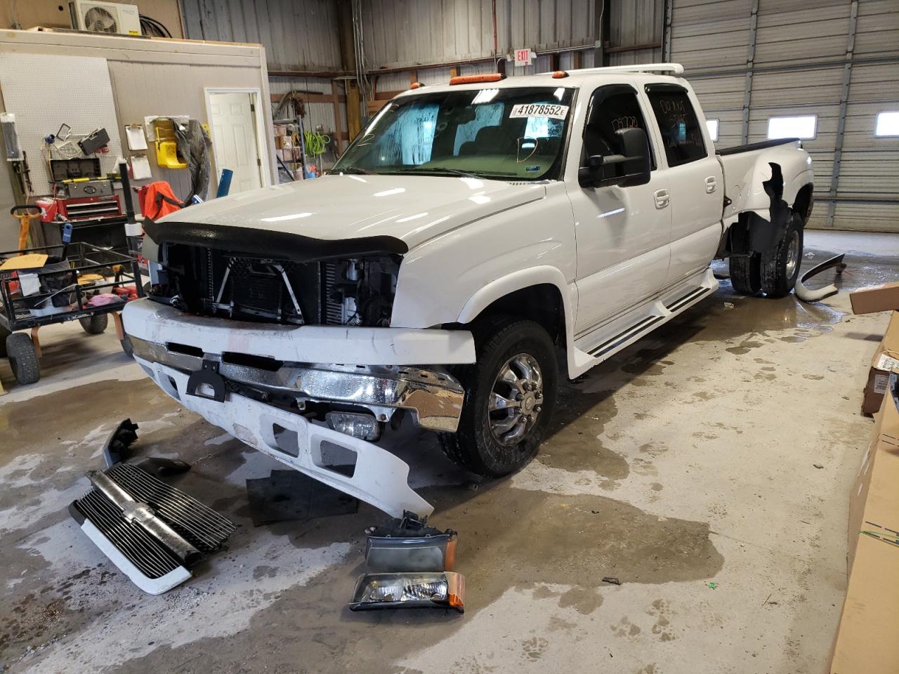 Photo 2 from auction – 2003 CHEVROLET SILVERADO with VIN 1GCJC33153F103305