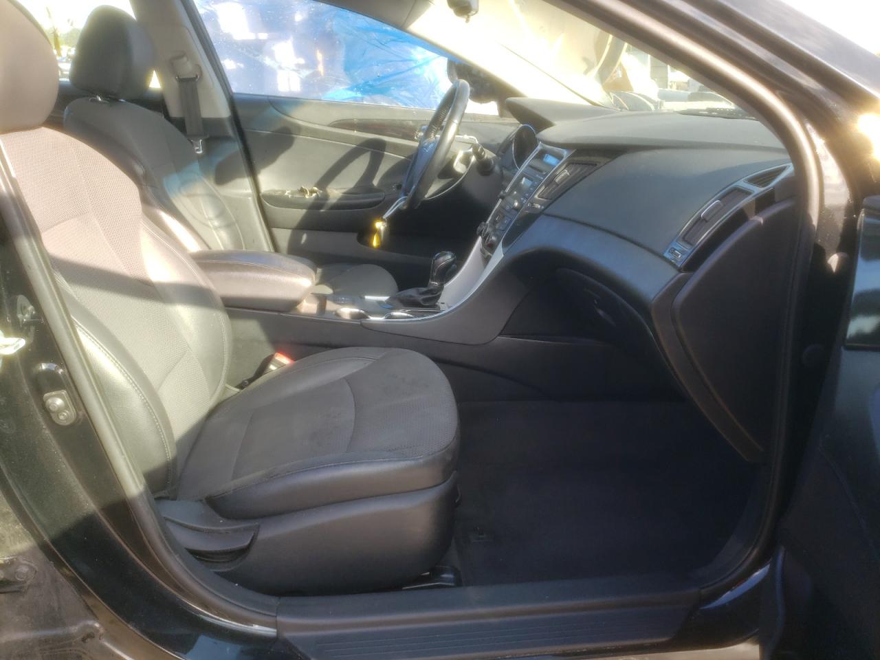 Photo 5 from auction – 2014 HYUNDAI SONATA SE with VIN 5NPEC4AC1EH880892