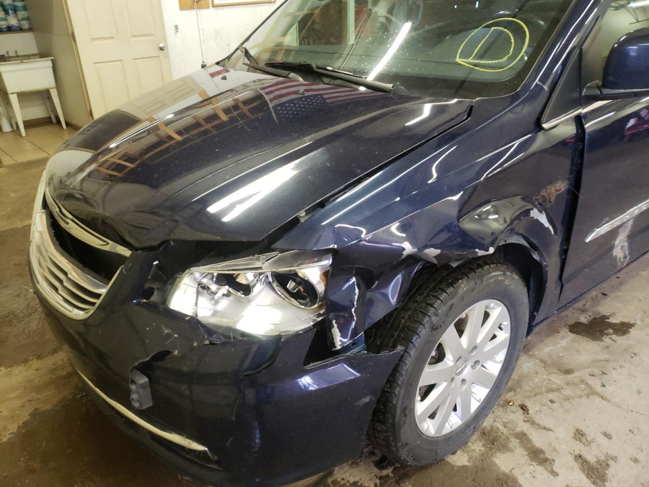 Photo 9 from auction – 2016 CHRYSLER TOWN & COU with VIN 2C4RC1BG5GR214674