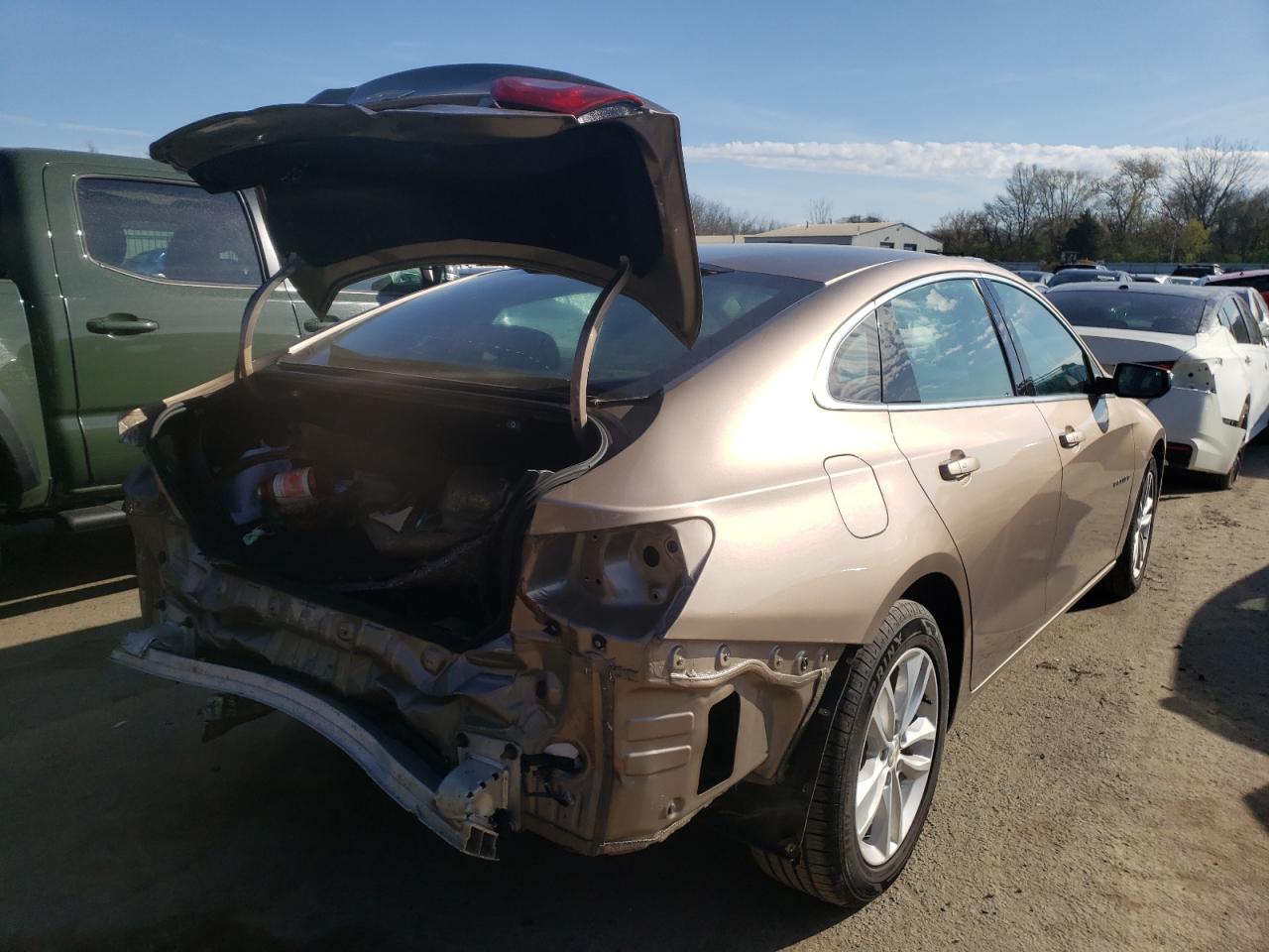 Photo 4 from auction – 2018 CHEVROLET MALIBU LT with VIN 1G1ZD5ST8JF117526