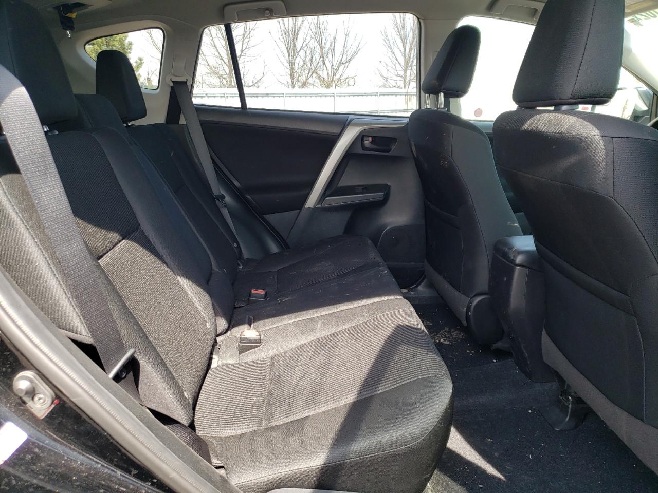 Photo 6 from auction – 2018 TOYOTA RAV4 LE with VIN 2T3ZFREV9JW497562