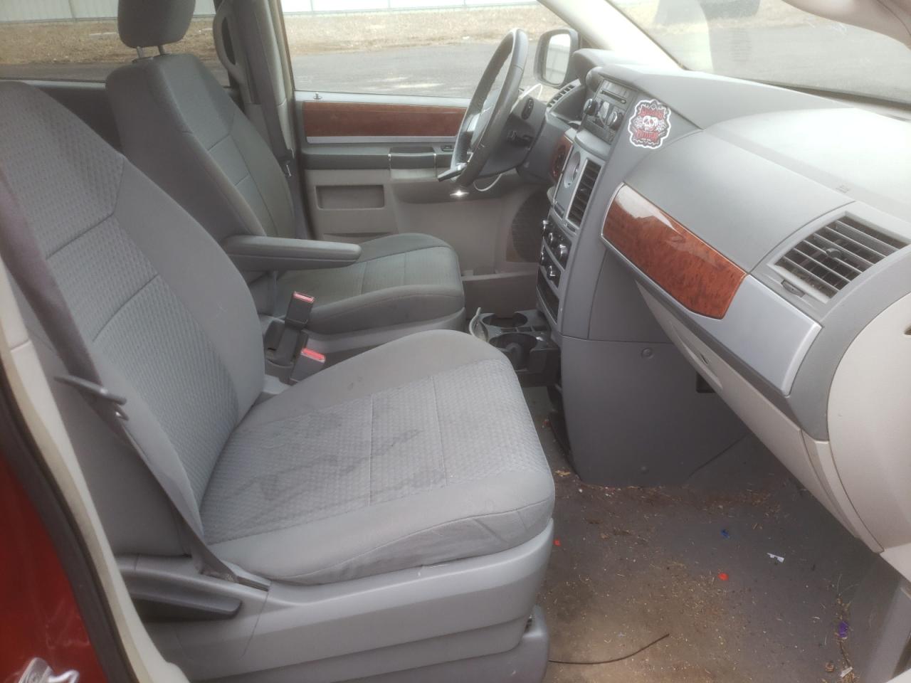 Photo 5 from auction – 2009 CHRYSLER TOWN & COU with VIN 2A8HR54169R635938