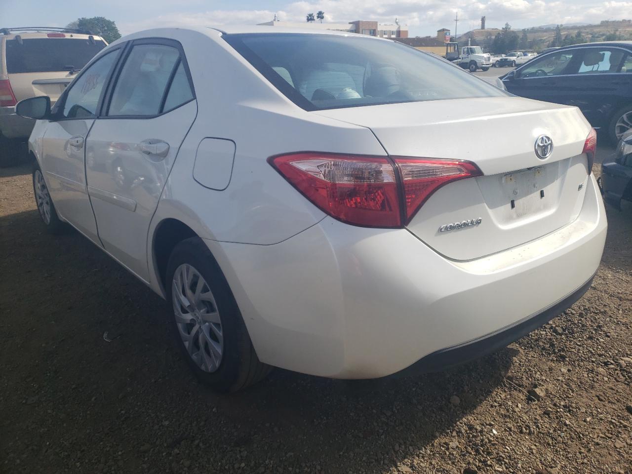 Photo 3 from auction – 2017 TOYOTA COROLLA L with VIN 5YFBURHE0HP611701