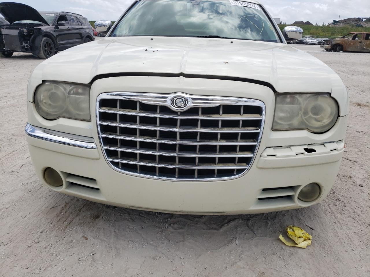 Photo 9 from auction – 2008 CHRYSLER 300C with VIN 2C3KA63H28H137849