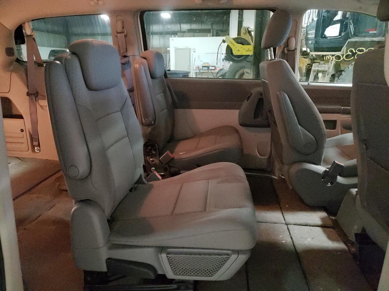 Photo 6 from auction – 2009 CHRYSLER TOWN & COU with VIN 2A8HR44E69R512086