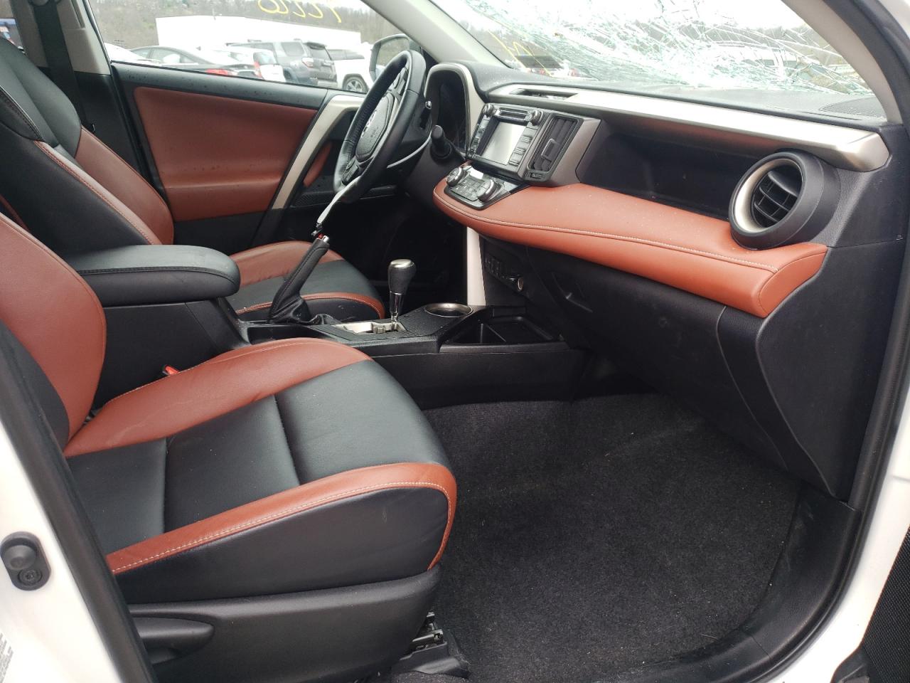 Photo 5 from auction – 2015 TOYOTA RAV4 LIMIT with VIN 2T3DFREV1FW292643