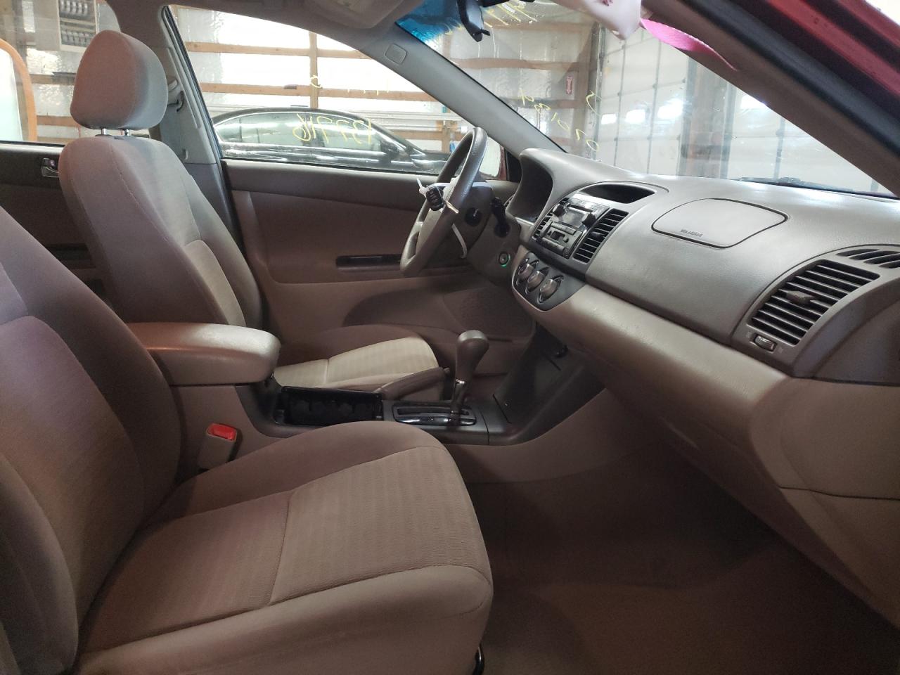 Photo 5 from auction – 2005 TOYOTA CAMRY LE with VIN 4T1BE30K55U070134