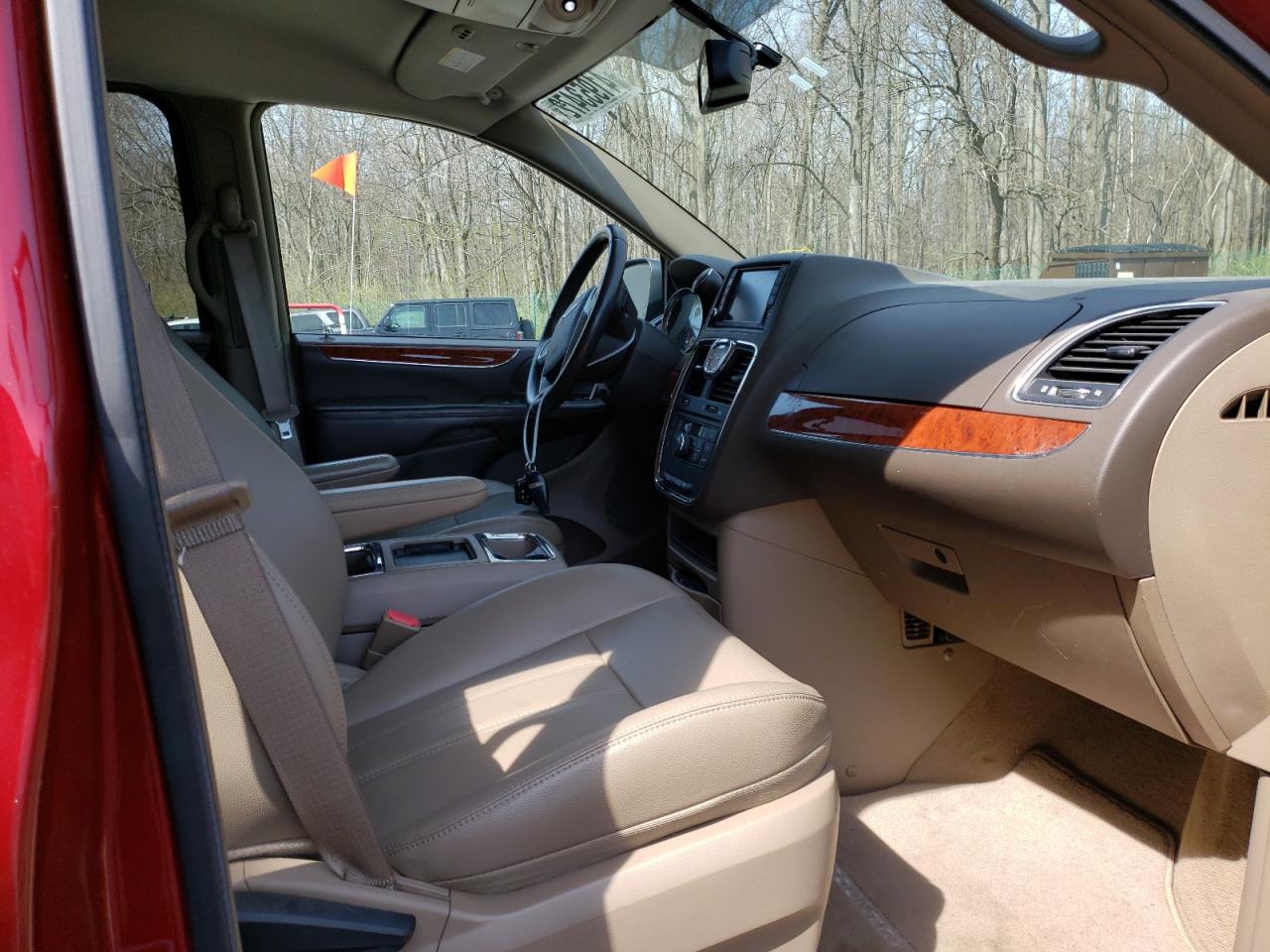 Photo 5 from auction – 2013 CHRYSLER TOWN & COU with VIN 2C4RC1BG3DR649933