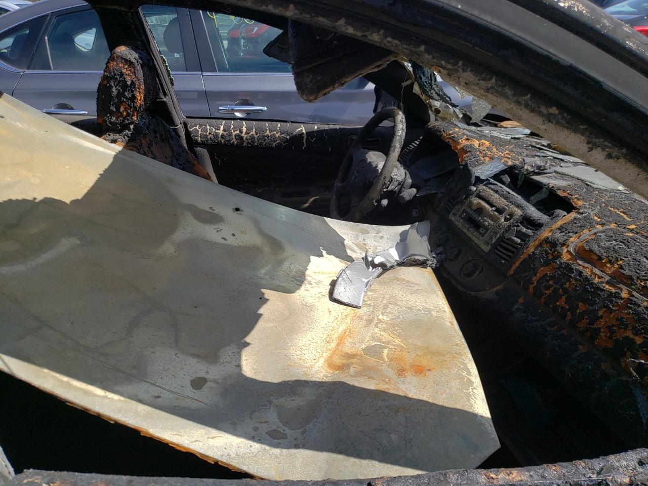 Photo 5 from auction – 2002 TOYOTA CAMRY LE with VIN 4T1BE32KX2U613261