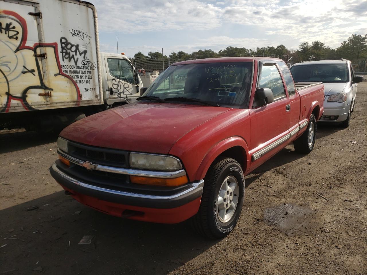 Photo 2 from auction – 2003 CHEVROLET S10 PICKUP with VIN 1GCDT19X738241994