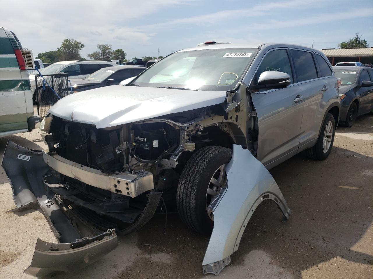 Photo 2 from auction – 2015 TOYOTA HIGHLANDER with VIN 5TDZARFH9FS010019