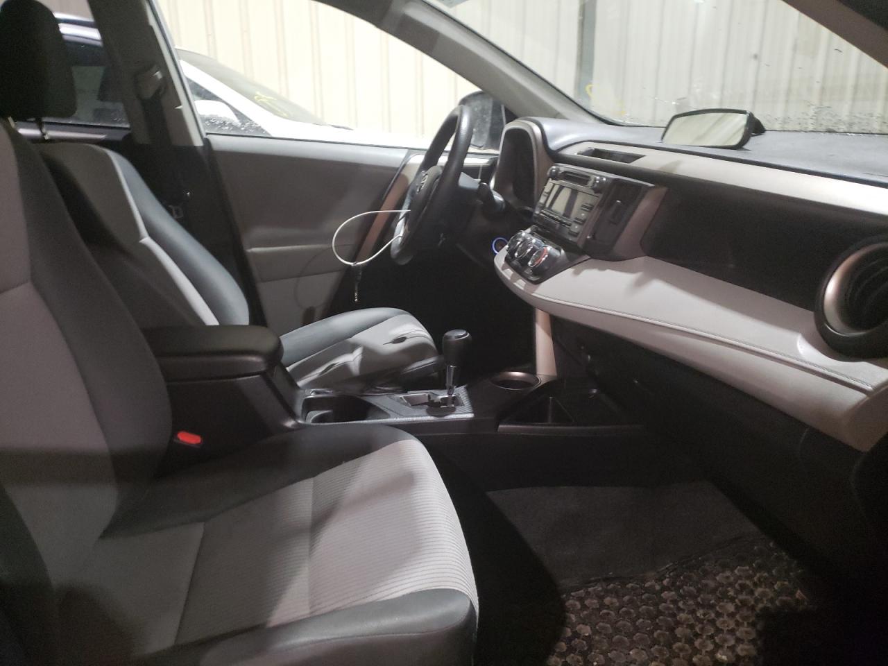 Photo 19 from auction – 2013 TOYOTA RAV4 LE with VIN 2T3BFREV6DW049592