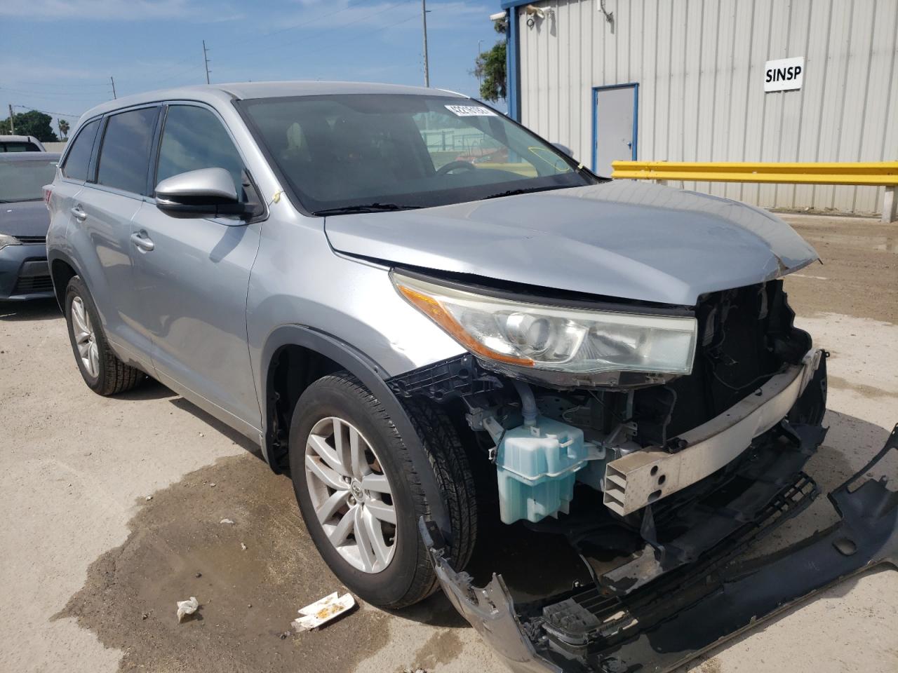 TOYOTA HIGHLANDER 2015 with VIN 5TDZARFH9FS010019 - Photo from auction