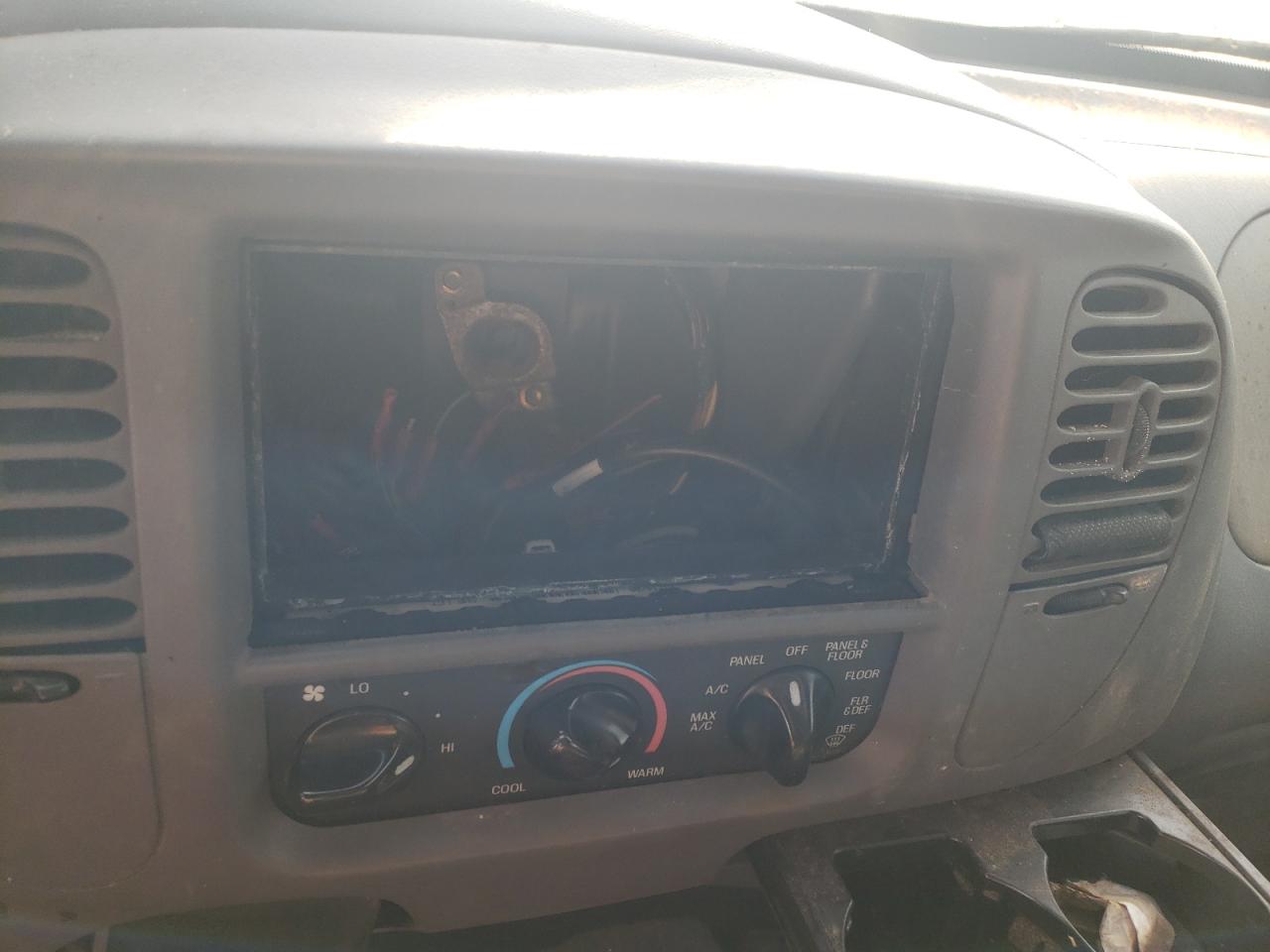 Photo 9 from auction – 2001 FORD F150 SUPER with VIN 1FTRW07W41KD59826