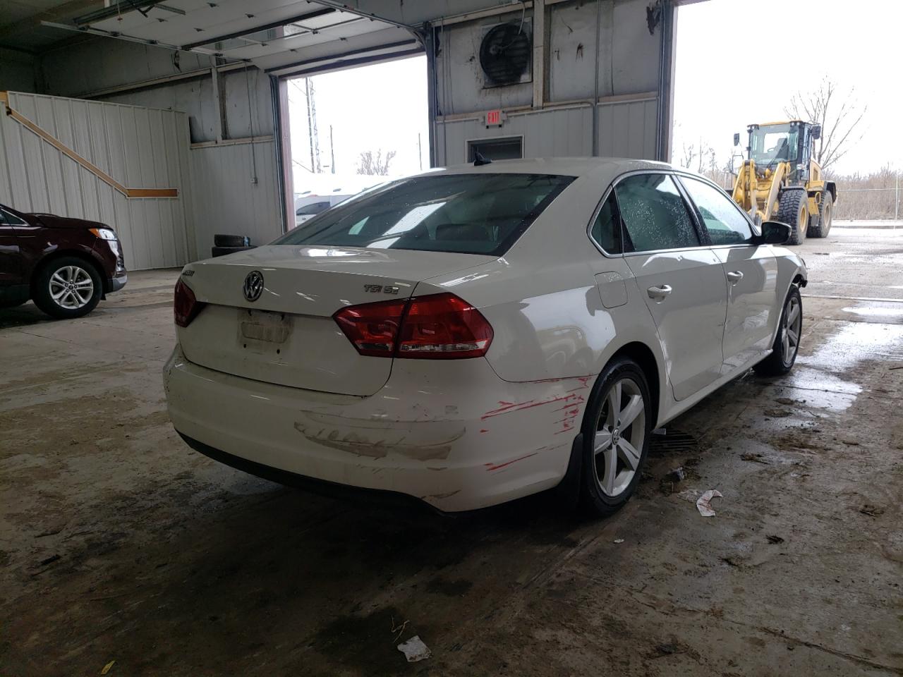 Photo 4 from auction – 2015 VOLKSWAGEN PASSAT SE with VIN 1VWBT7A34FC063561