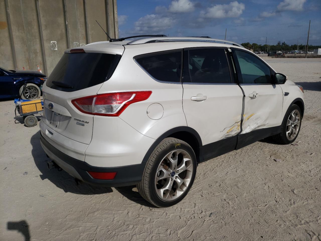 Photo 4 from auction – 2013 FORD ESCAPE TIT with VIN 1FMCU9J90DUA70577
