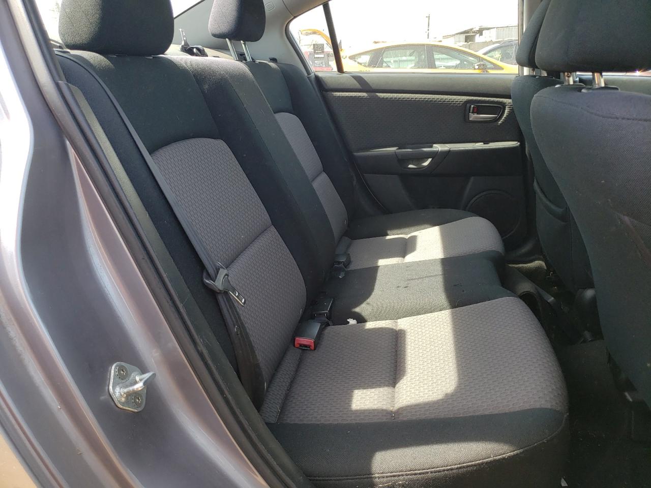 Photo 6 from auction – 2006 MAZDA 3 I with VIN JM1BK32G661456392