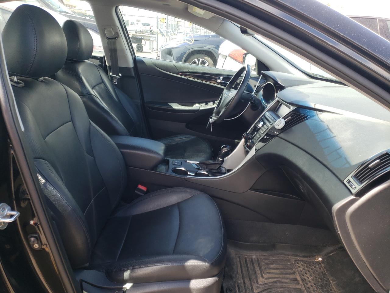 Photo 5 from auction – 2011 HYUNDAI SONATA SE with VIN 5NPEC4AC2BH084292