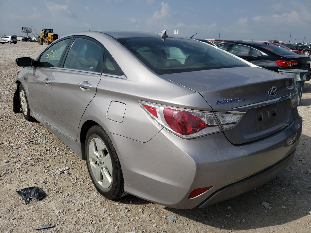 Photo 3 from auction – 2012 HYUNDAI SONATA HYB with VIN KMHEC4A42CA029435