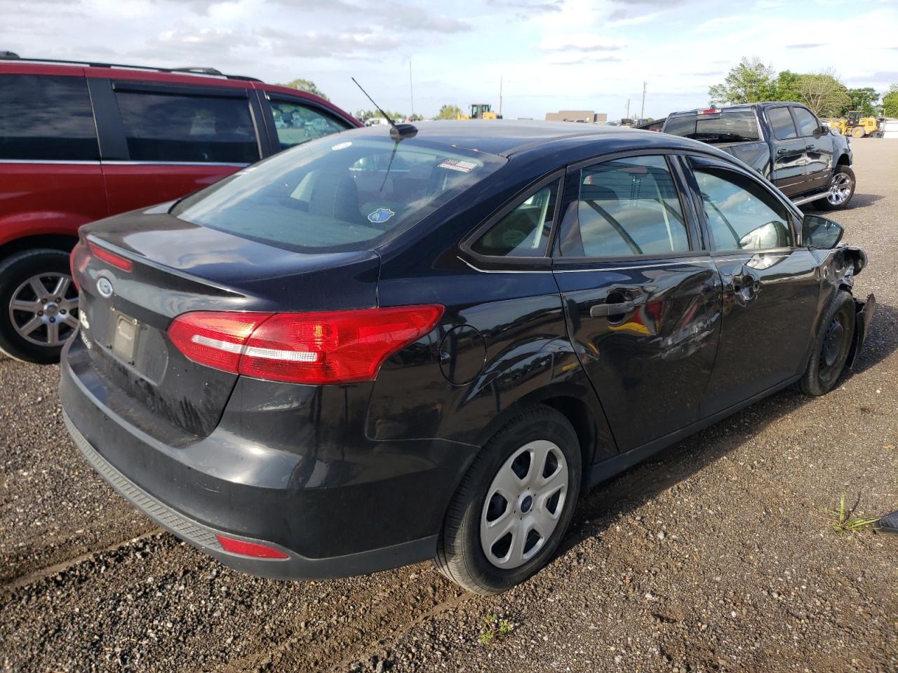 Photo 4 from auction – 2017 FORD FOCUS S with VIN 1FADP3E27HL289208