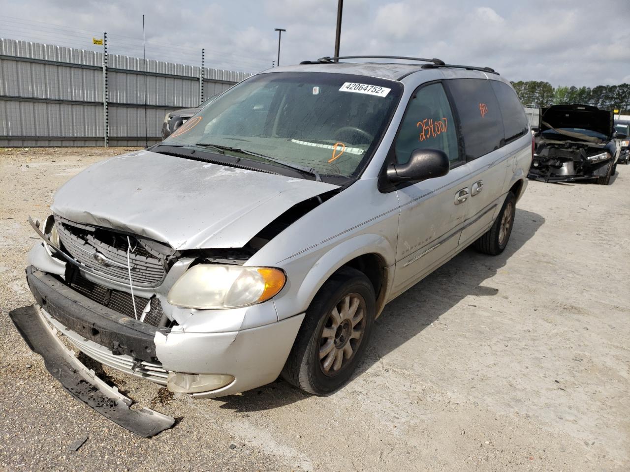 Photo 2 from auction – 2001 CHRYSLER TOWN & COU with VIN 2C4GP54L41R312812